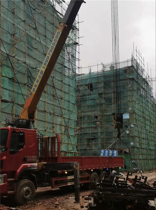 门源“慢工细活”—— 吊车的 “微动控制” 技术