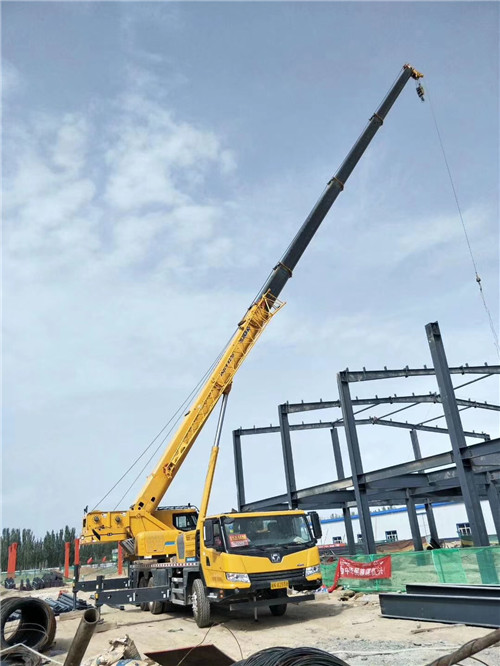 门源超高层建筑钢结构吊装案例